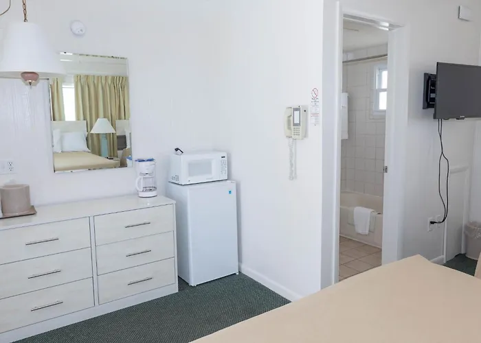 Fish Tales Boardwalk & Ocean Mecca Motel 3*