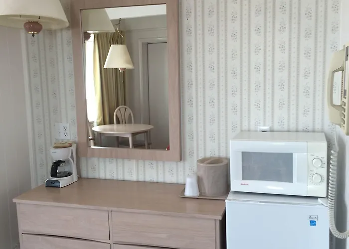 Fish Tales Boardwalk & Ocean Mecca Motel 3*