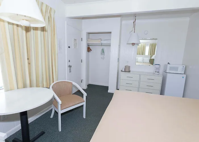 Fish Tales Boardwalk & Ocean Mecca Motel 3*